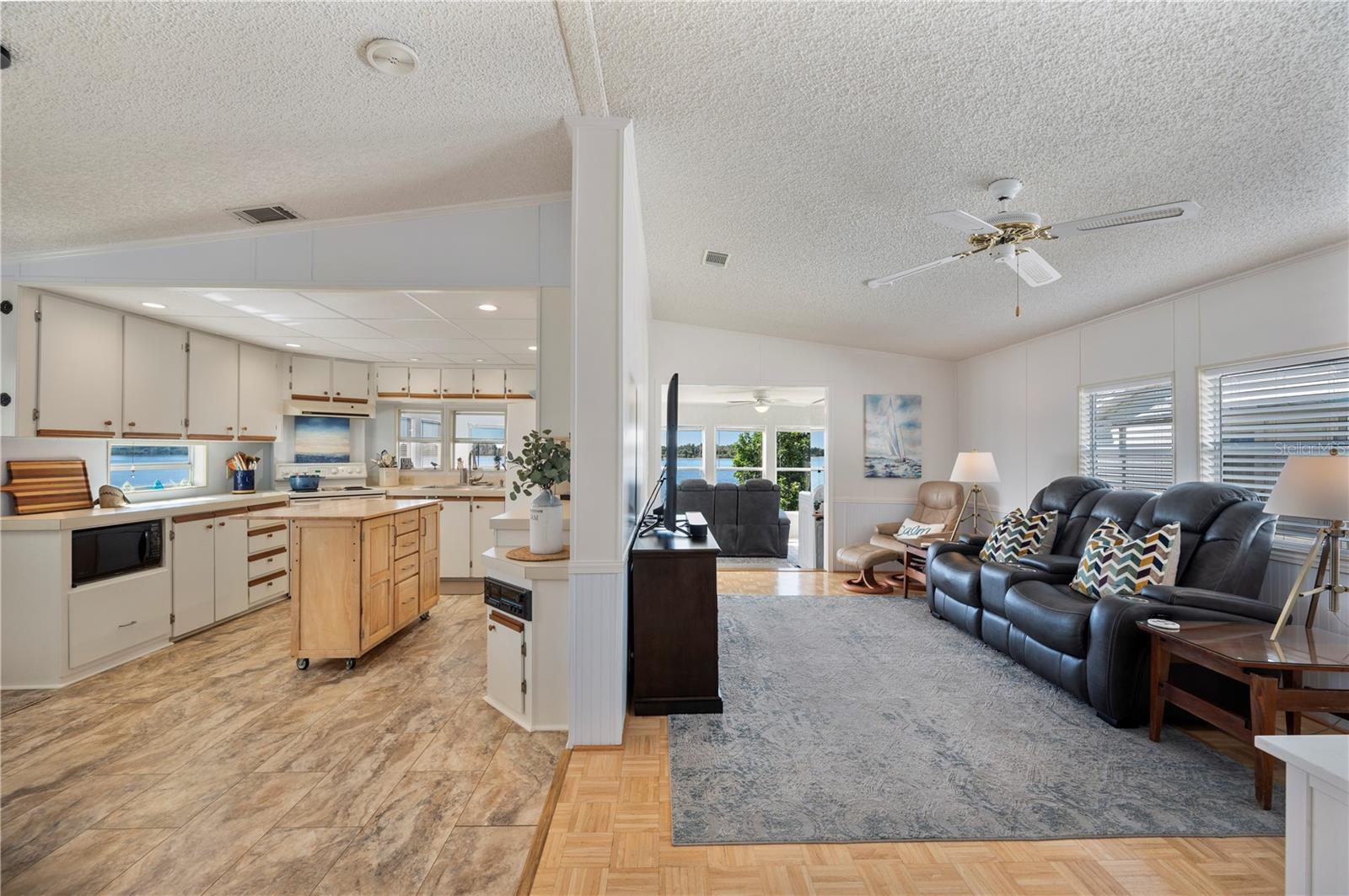 SADDLEBAG LAKE - Residential