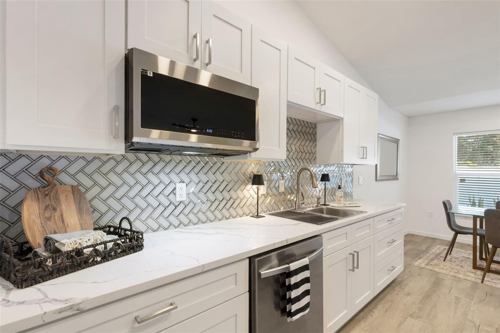 LESLIE PARK/VILLA LE GRAND - Residential