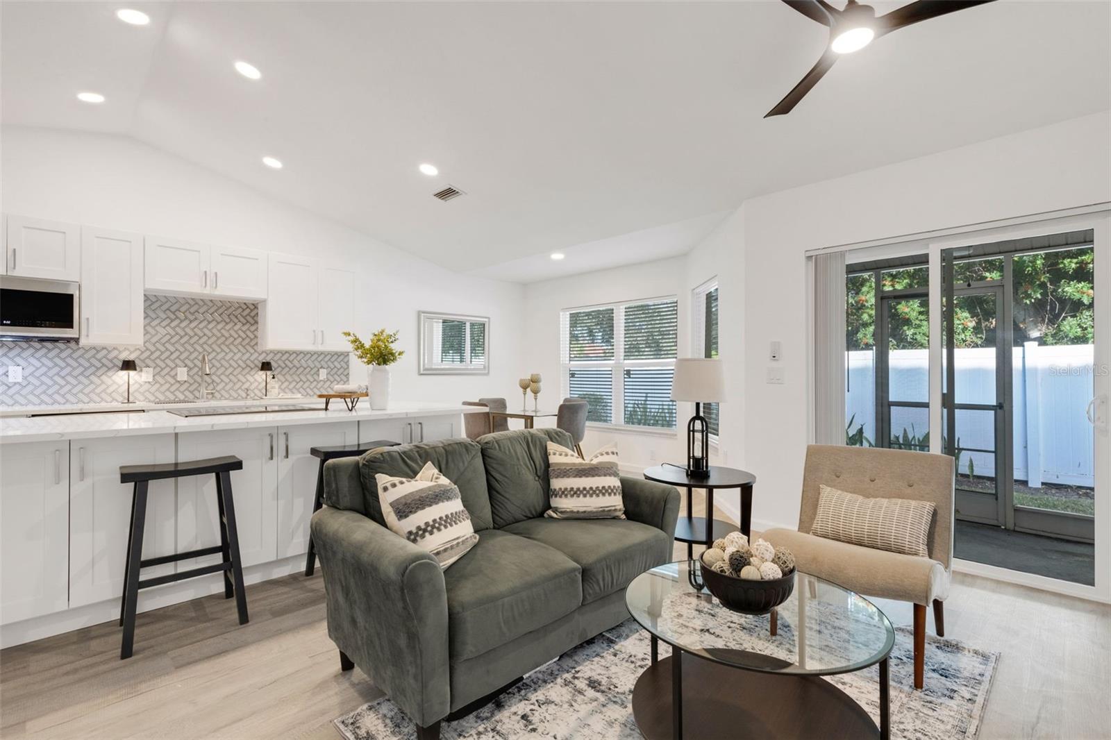 LESLIE PARK/VILLA LE GRAND - Residential