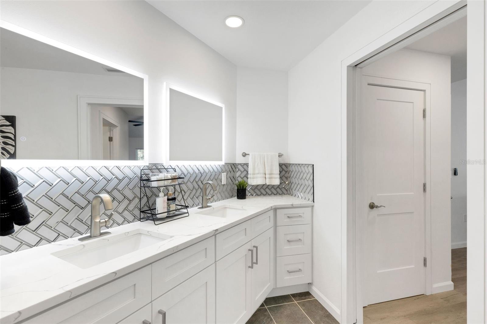 LESLIE PARK/VILLA LE GRAND - Residential