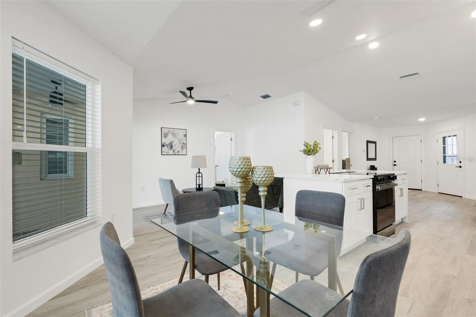 LESLIE PARK/VILLA LE GRAND - Residential