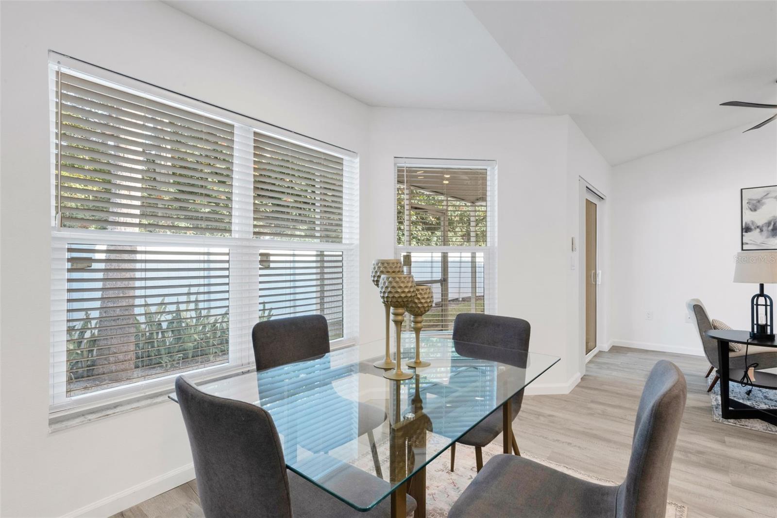 LESLIE PARK/VILLA LE GRAND - Residential