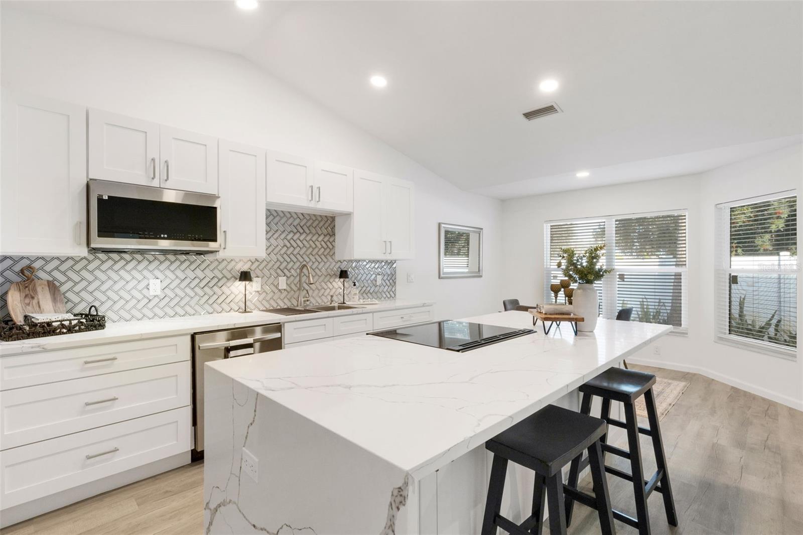 LESLIE PARK/VILLA LE GRAND - Residential