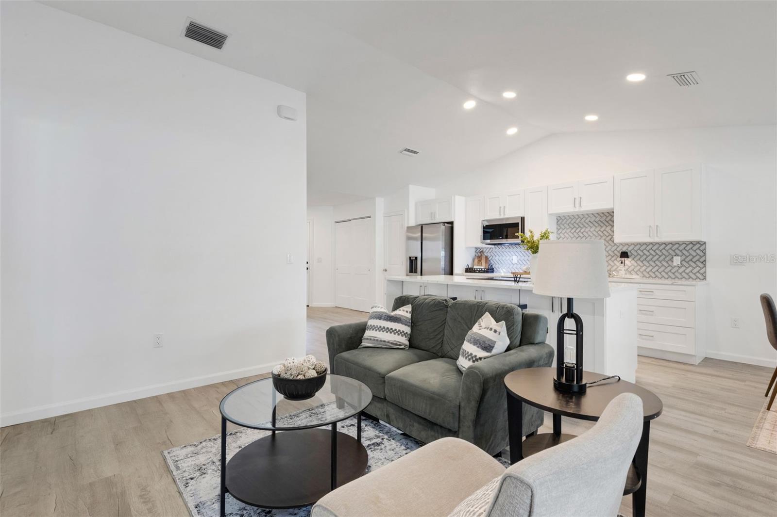 LESLIE PARK/VILLA LE GRAND - Residential