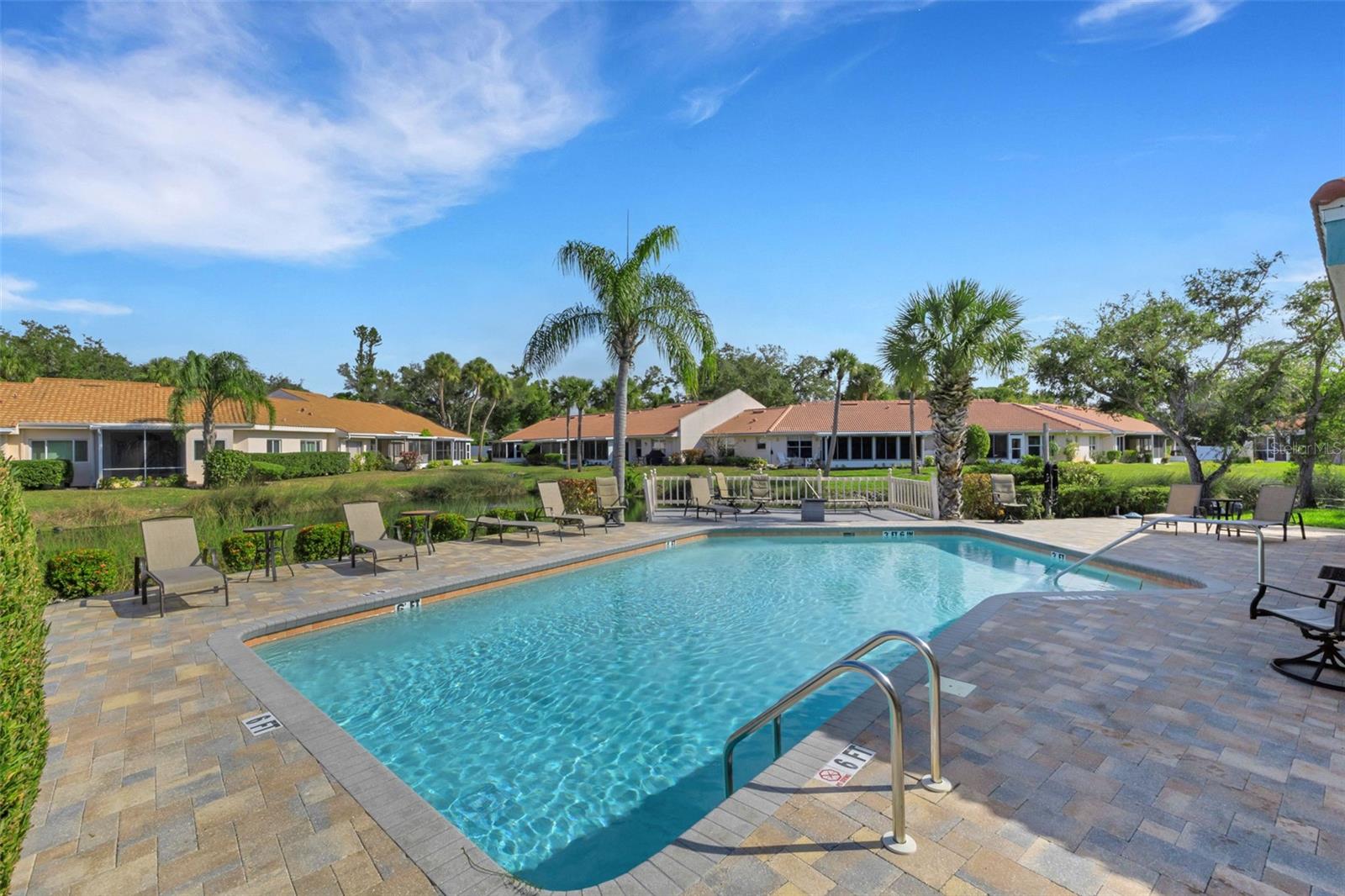 LESLIE PARK/VILLA LE GRAND - Residential