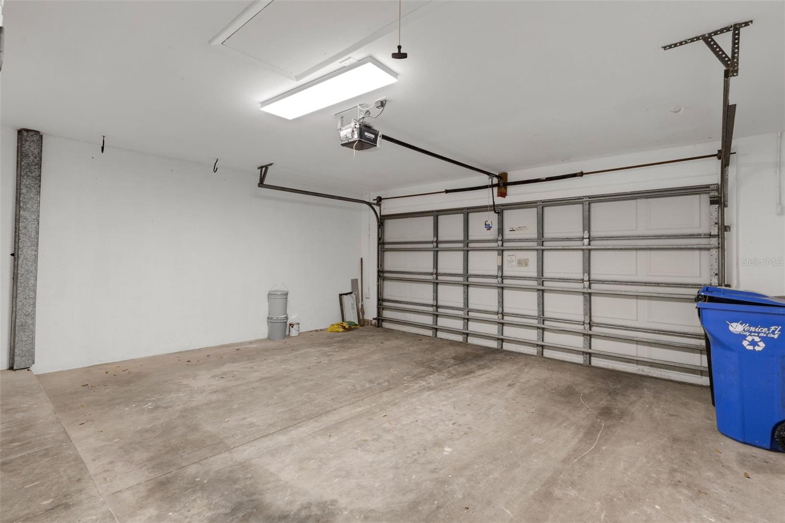 LESLIE PARK/VILLA LE GRAND - Residential