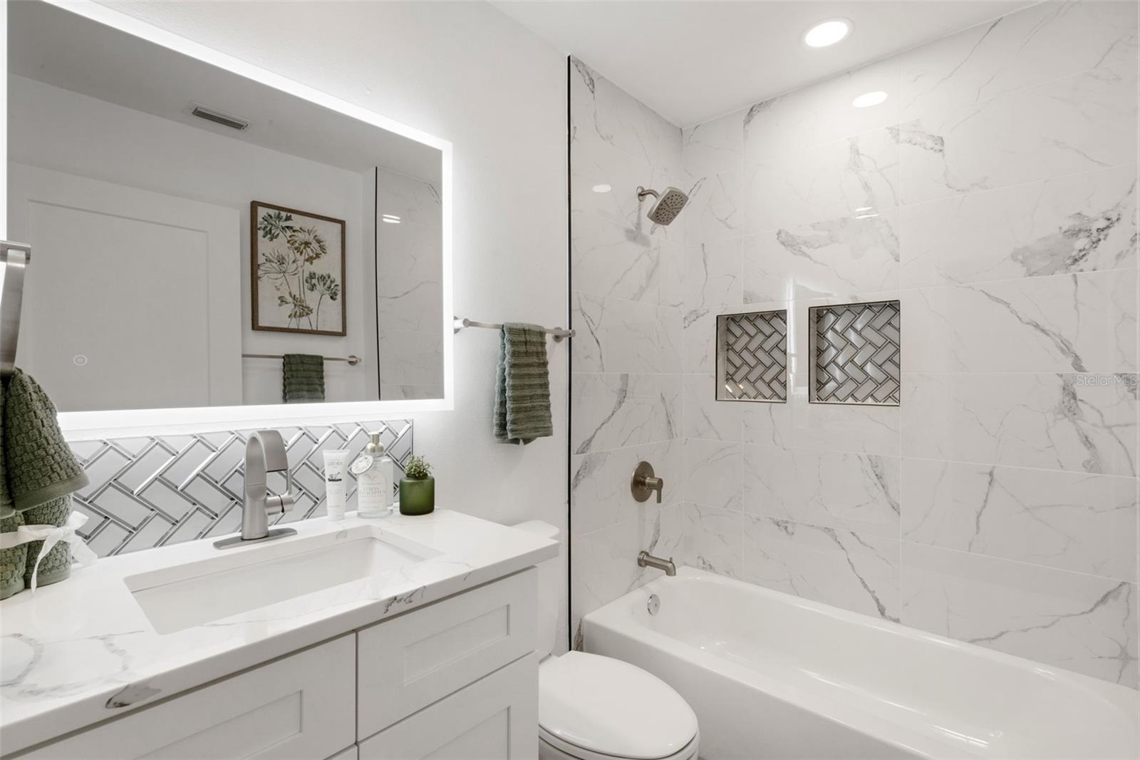 LESLIE PARK/VILLA LE GRAND - Residential