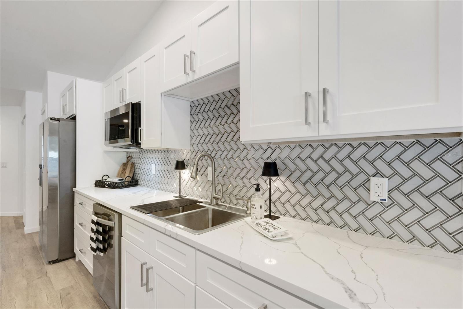 LESLIE PARK/VILLA LE GRAND - Residential