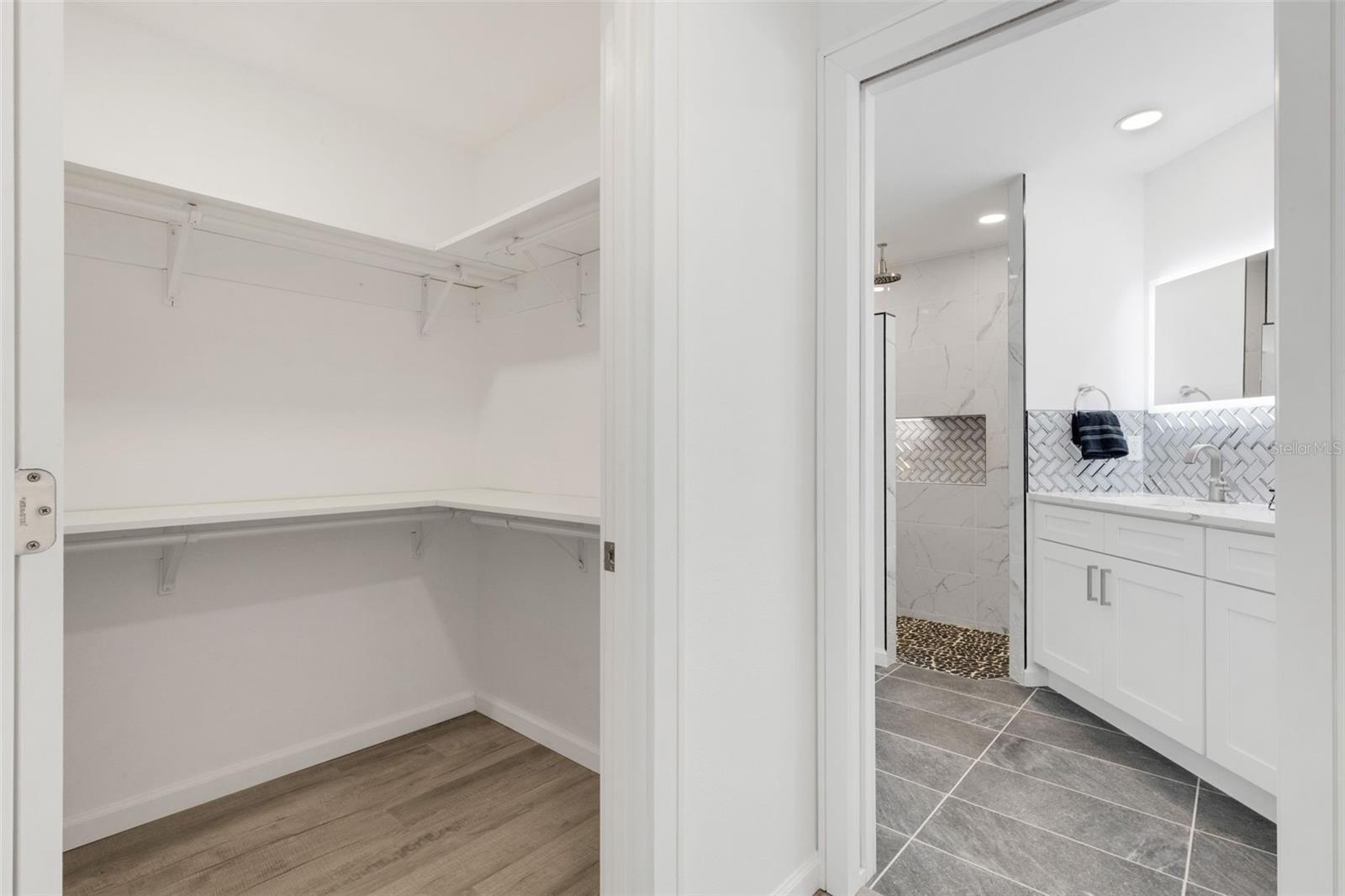 LESLIE PARK/VILLA LE GRAND - Residential