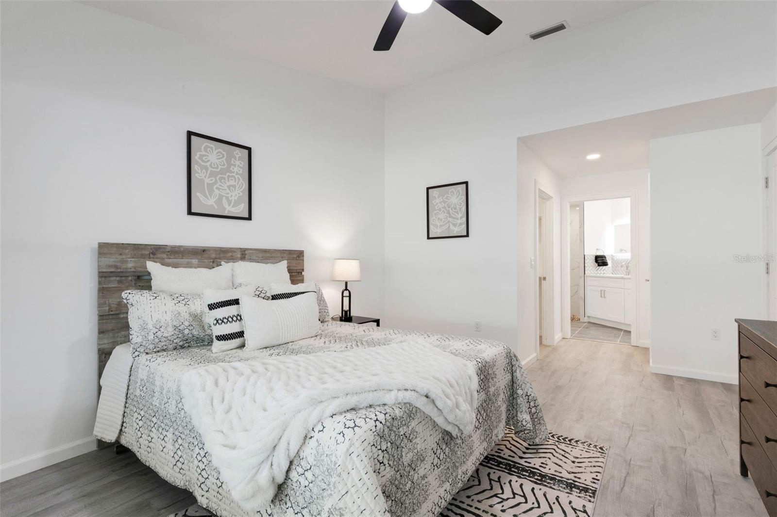 LESLIE PARK/VILLA LE GRAND - Residential