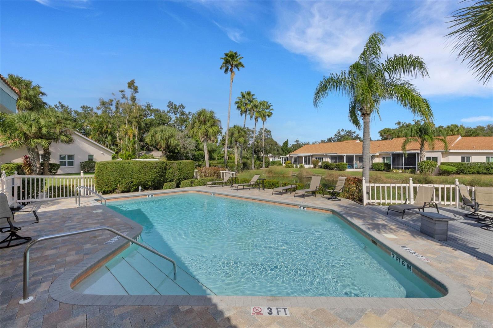 LESLIE PARK/VILLA LE GRAND - Residential