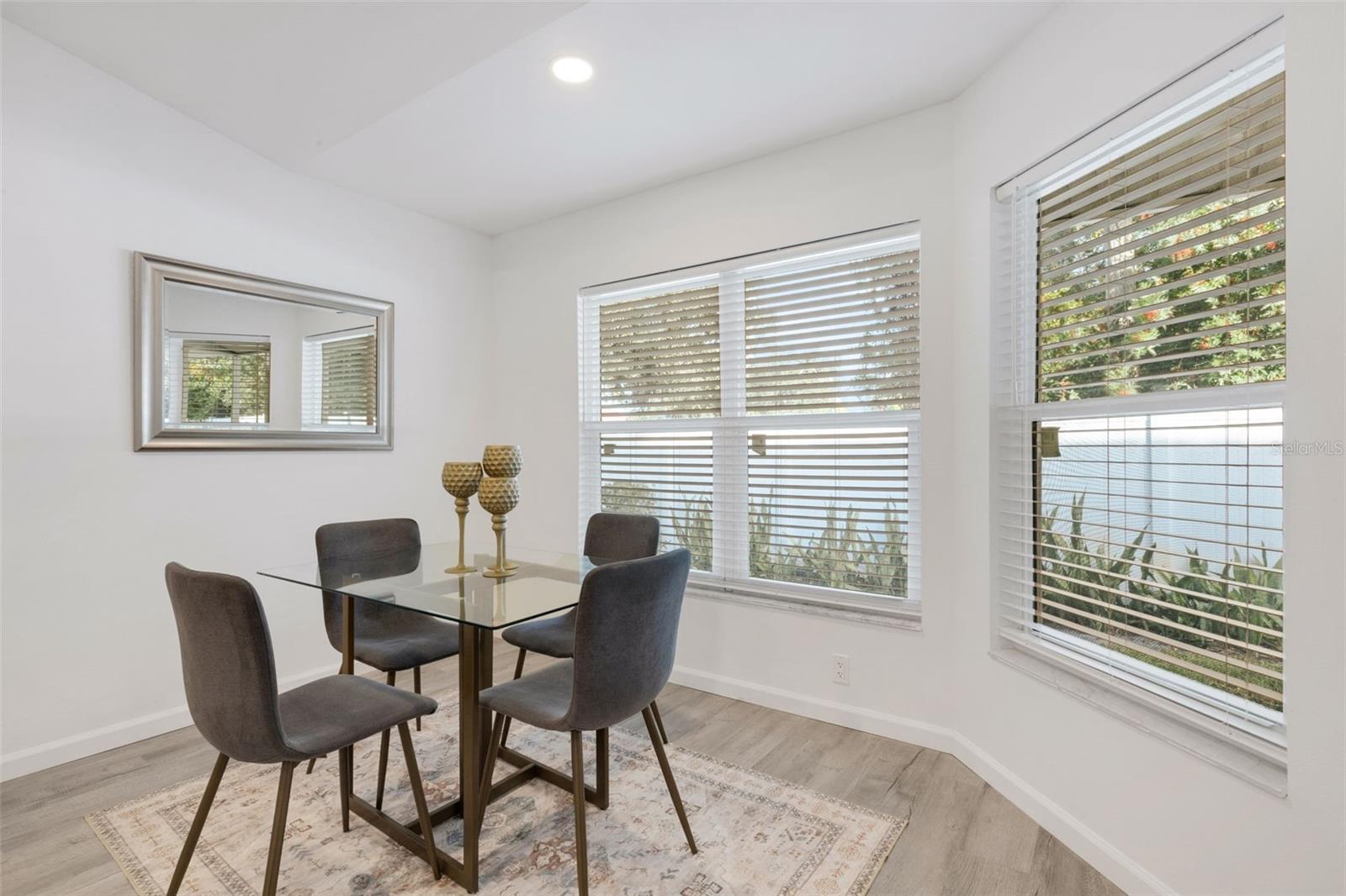 LESLIE PARK/VILLA LE GRAND - Residential