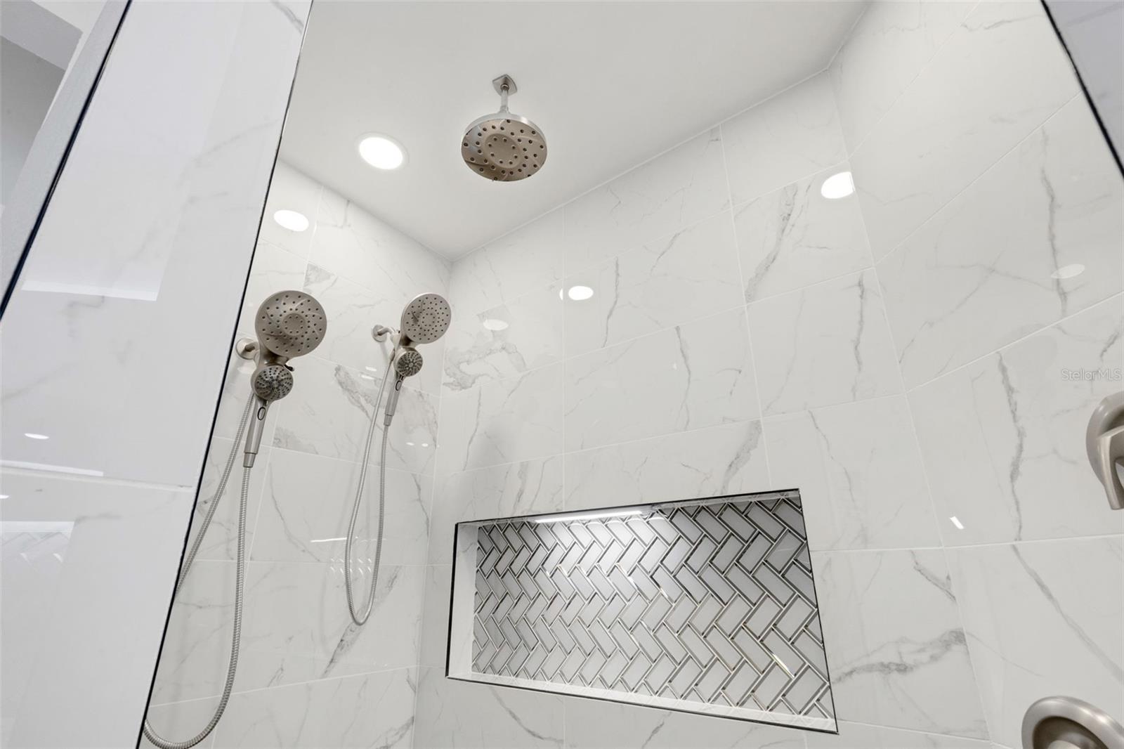 LESLIE PARK/VILLA LE GRAND - Residential