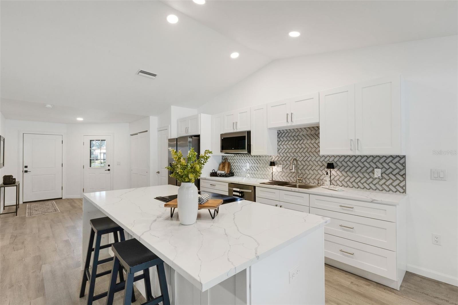 LESLIE PARK/VILLA LE GRAND - Residential