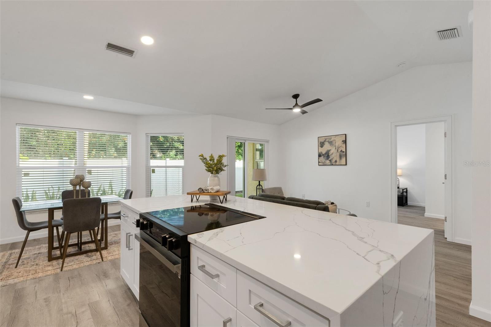 LESLIE PARK/VILLA LE GRAND - Residential