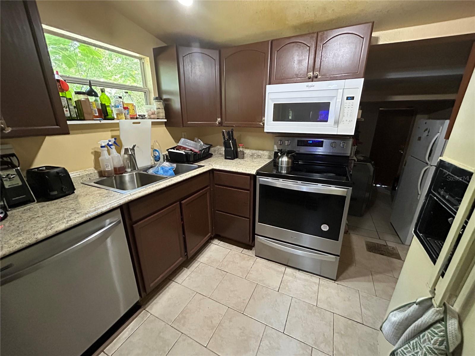 SUNNYLAND PARK 02 BLK 17 KINGSTON - Residential