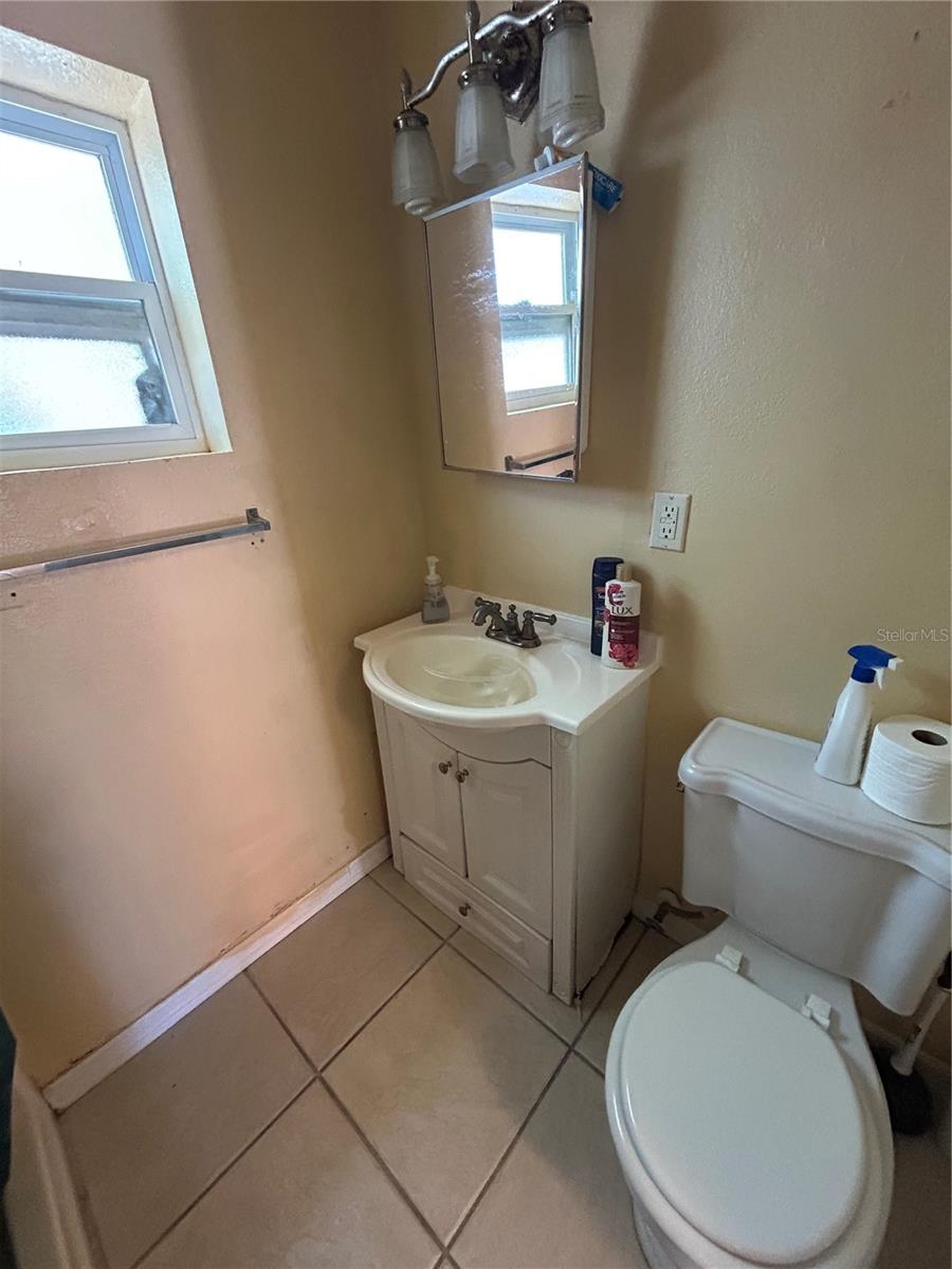 SUNNYLAND PARK 02 BLK 17 KINGSTON - Residential