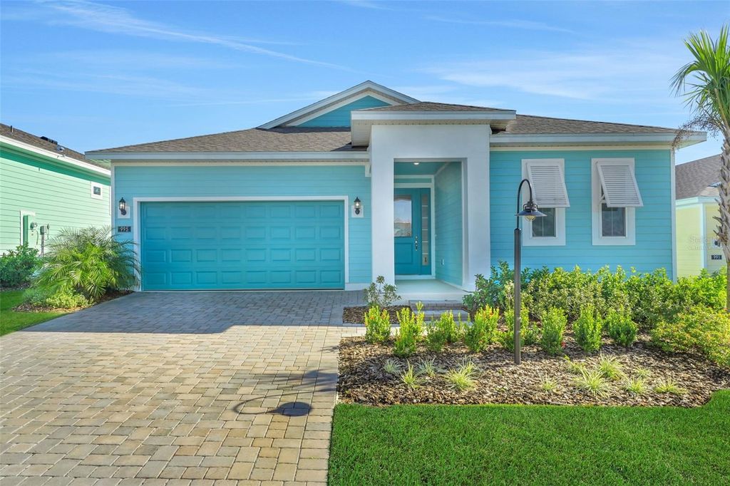 Photo of 995 Fiesta Key Circle, Lady Lake, FL 32159 (MLS # G5107188)