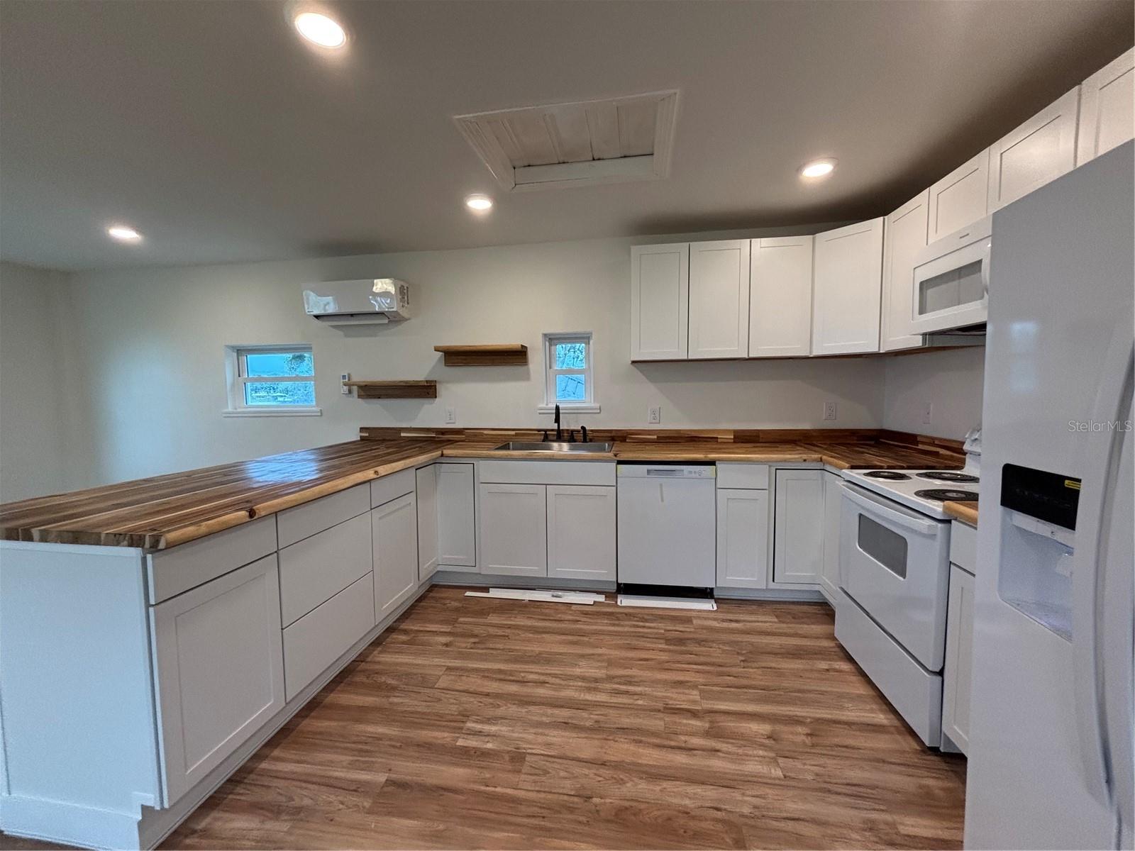 EAST VIEW PARKWAY PB 13 PG 4 - Residential