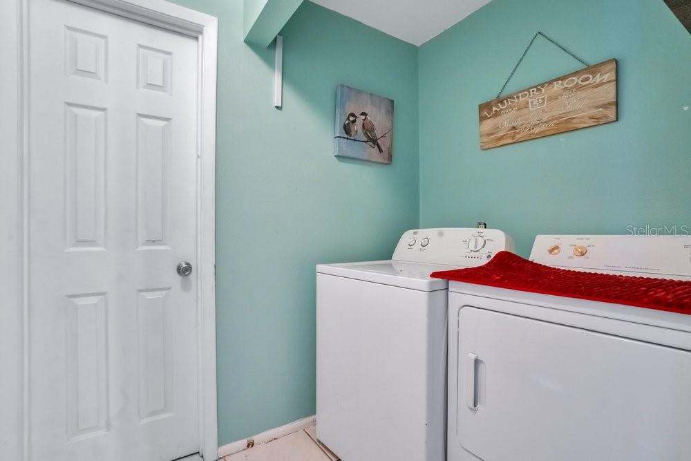 COUNTRY LAKE CONDO - Residential