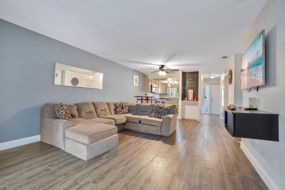 COUNTRY LAKE CONDO - Residential