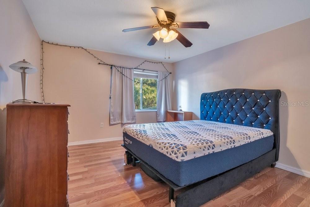 COUNTRY LAKE CONDO - Residential