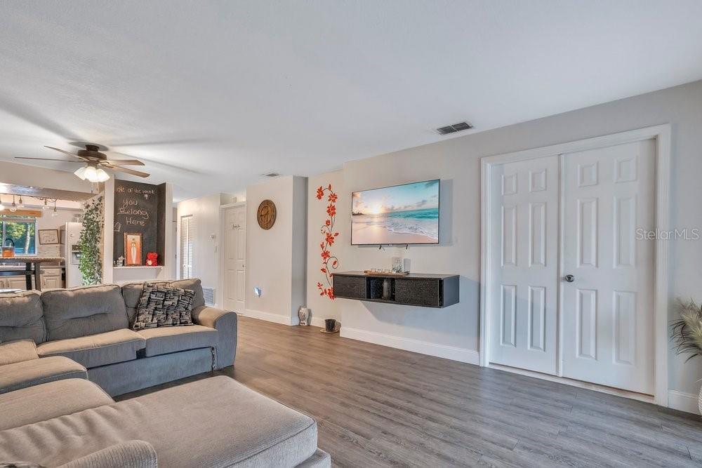 COUNTRY LAKE CONDO - Residential