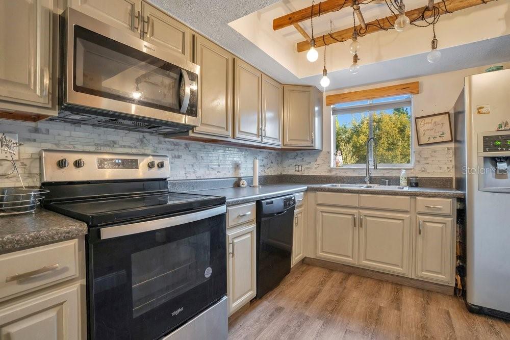 COUNTRY LAKE CONDO - Residential