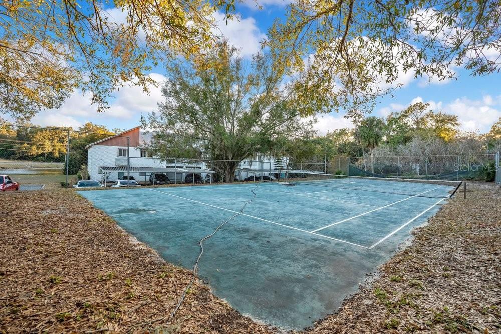 COUNTRY LAKE CONDO - Residential