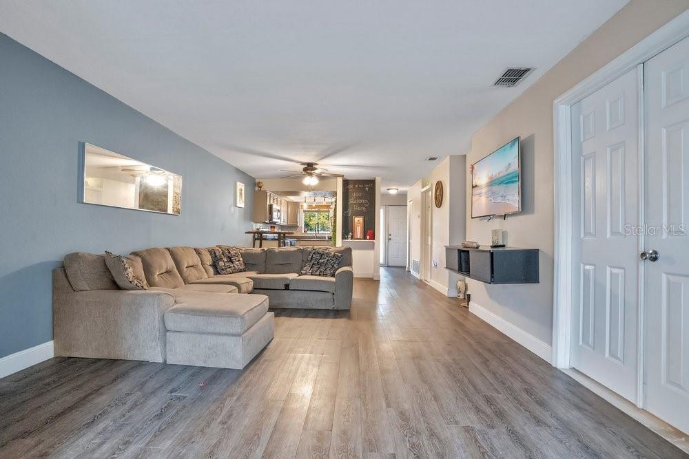 COUNTRY LAKE CONDO - Residential