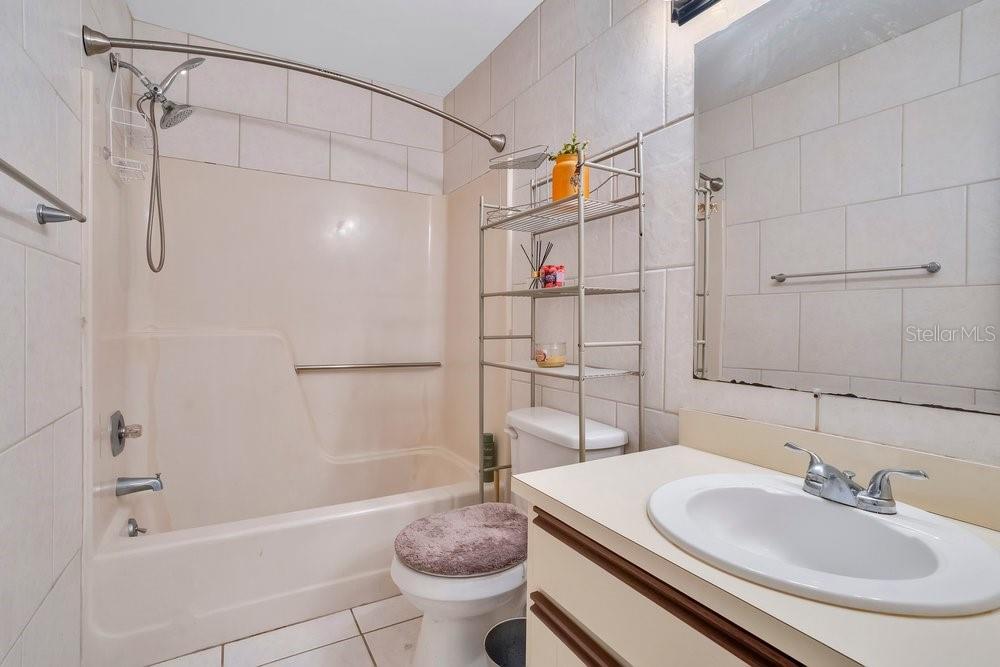 COUNTRY LAKE CONDO - Residential