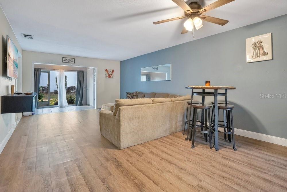 COUNTRY LAKE CONDO - Residential