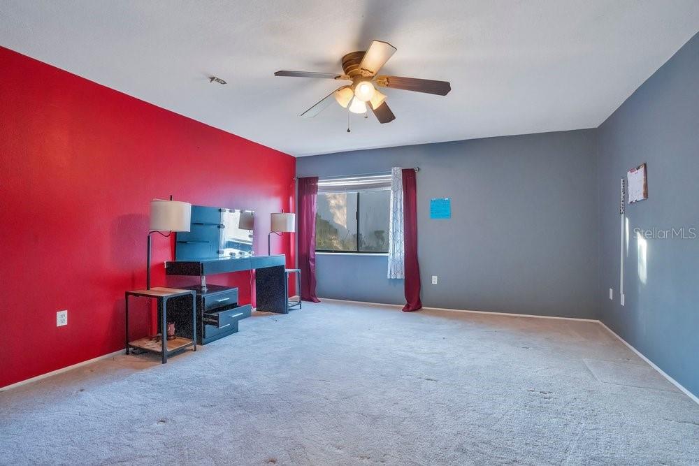 COUNTRY LAKE CONDO - Residential