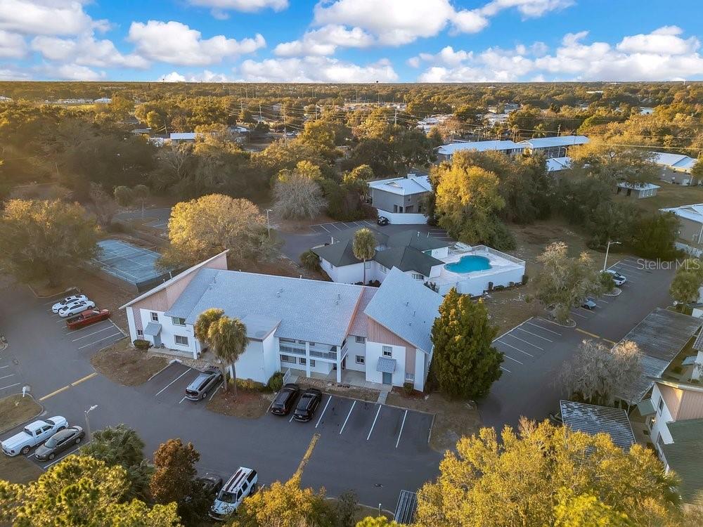 COUNTRY LAKE CONDO - Residential