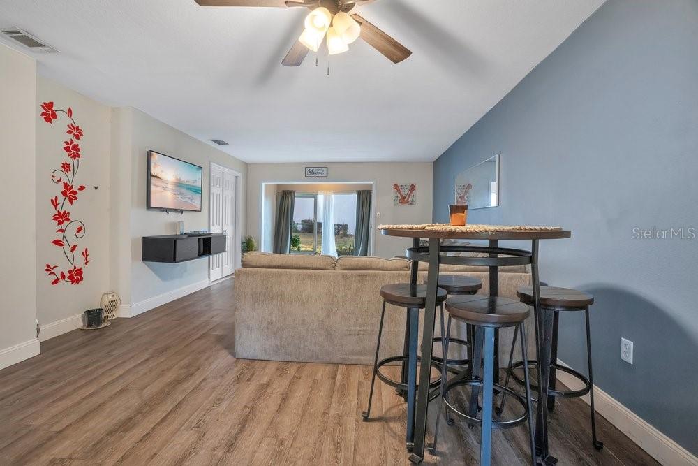 COUNTRY LAKE CONDO - Residential