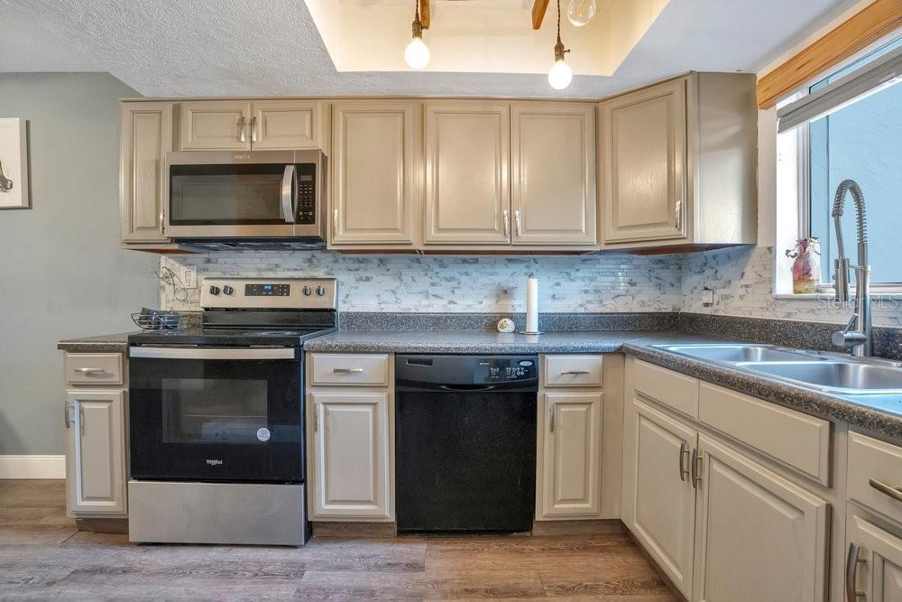 COUNTRY LAKE CONDO - Residential