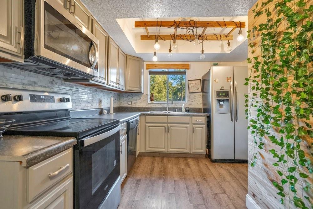 COUNTRY LAKE CONDO - Residential