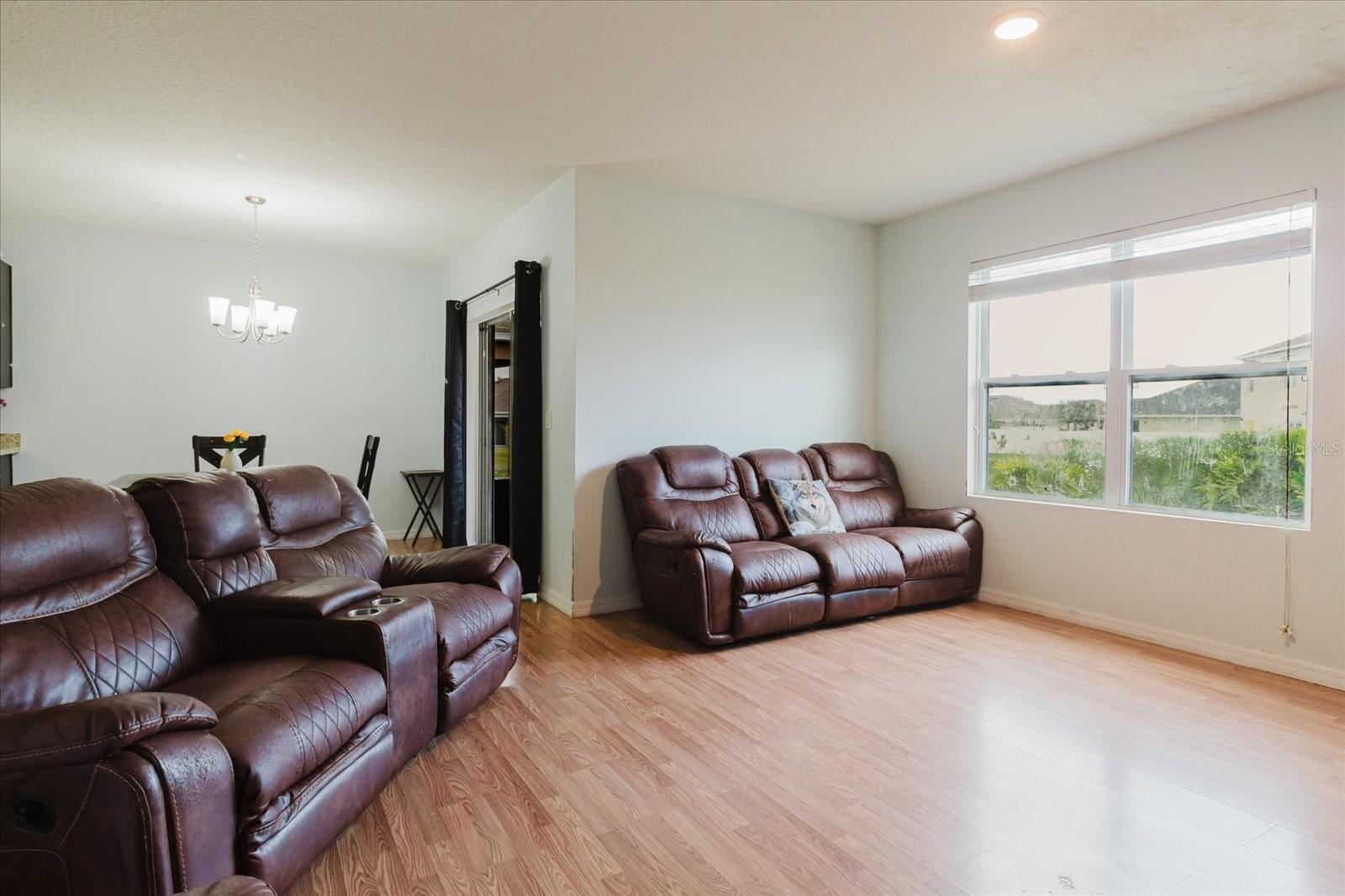 SQUIRES GROVE - Residential