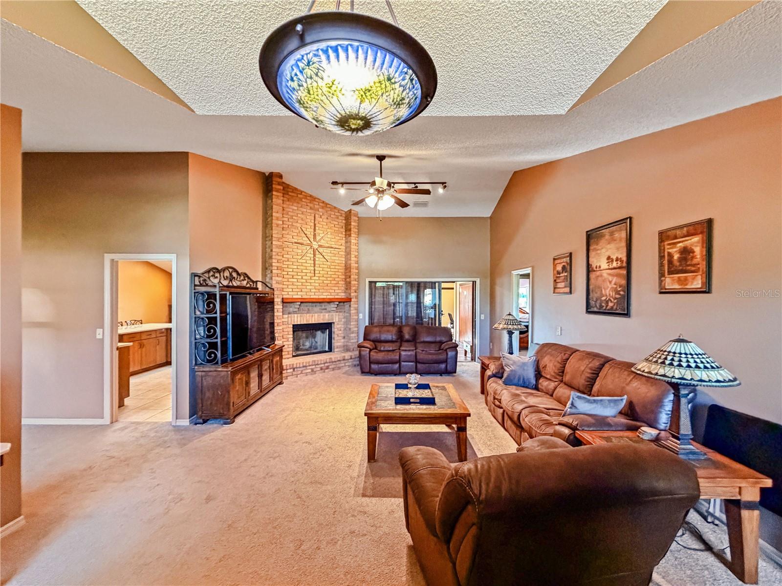 4437 GLENMOOR COURT