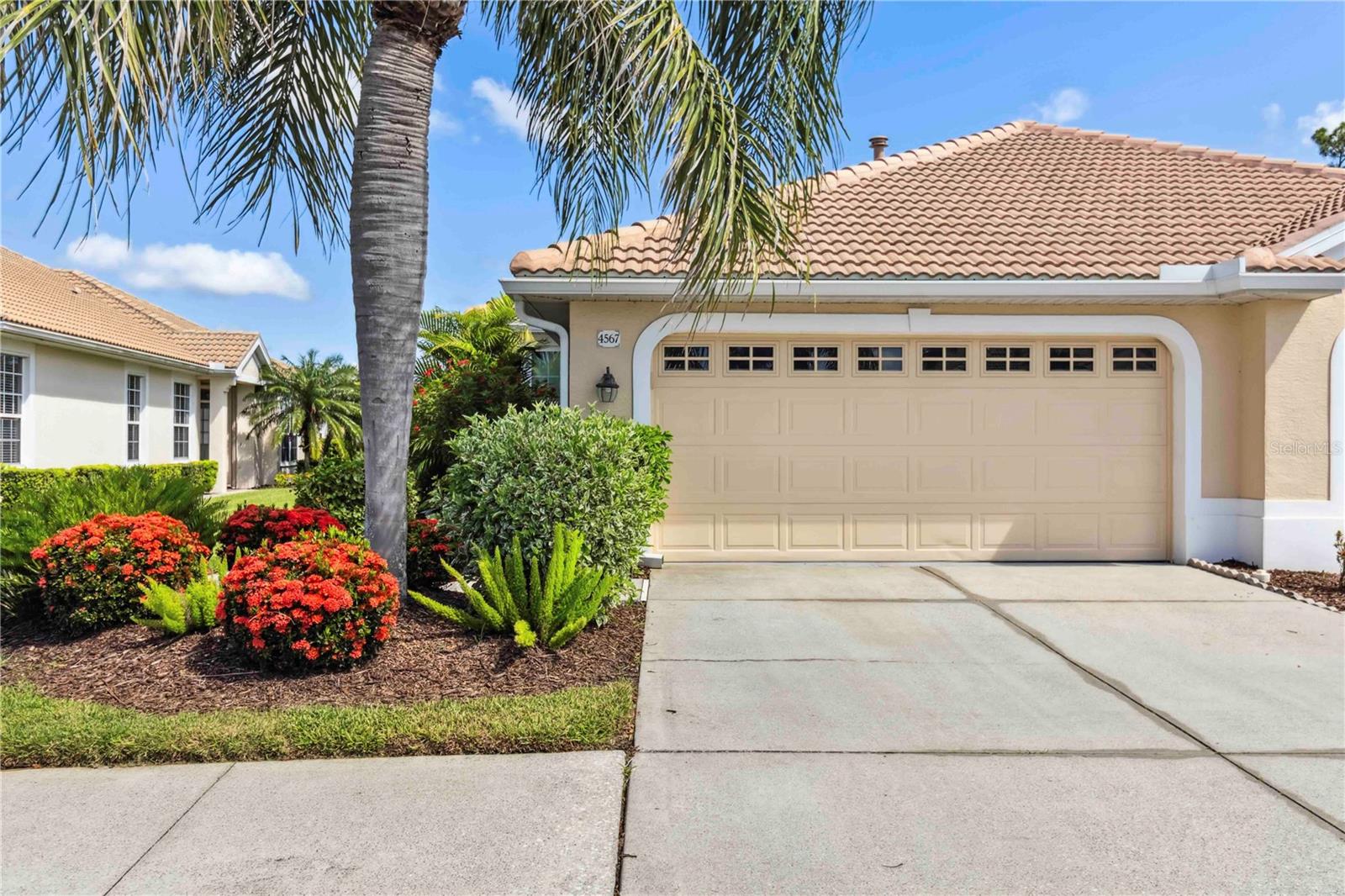 4567 WHISPERING OAKS DR
