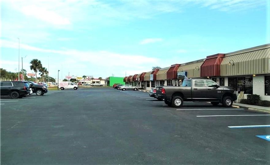 Zoned CG this Unit has a high traffic count, good visibility and good signage!  Wonderful location for your business, retail store or office which would be ideal for a doctor, attorney or accountant.  There is an adjacent 1,000 sq ft Unit also available separately.