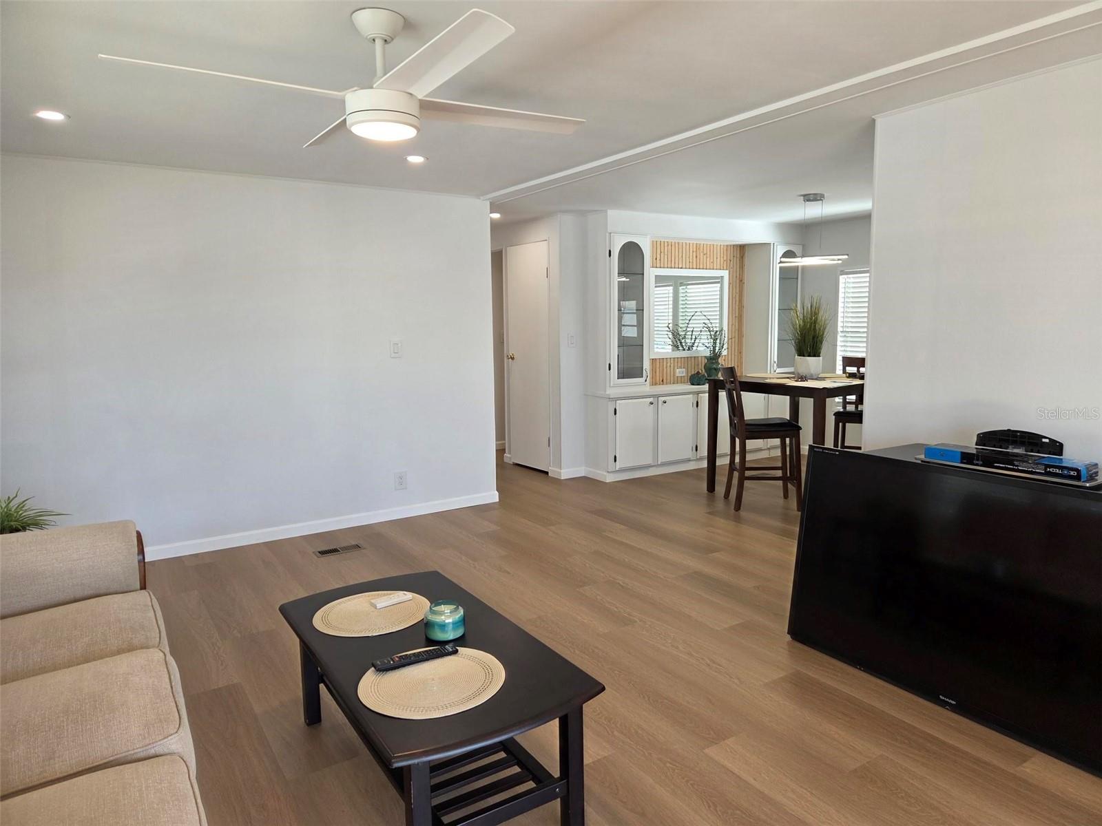 OAKWOOD MANOR - Residential