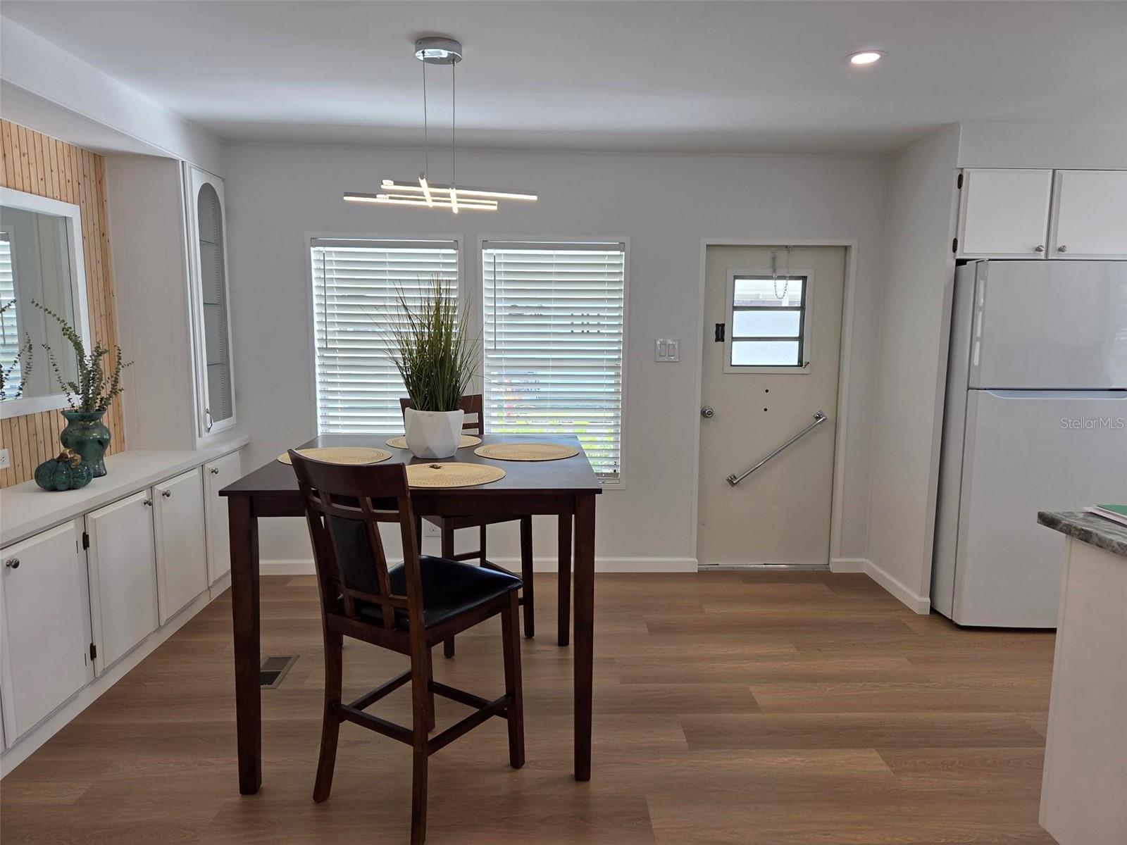 OAKWOOD MANOR - Residential