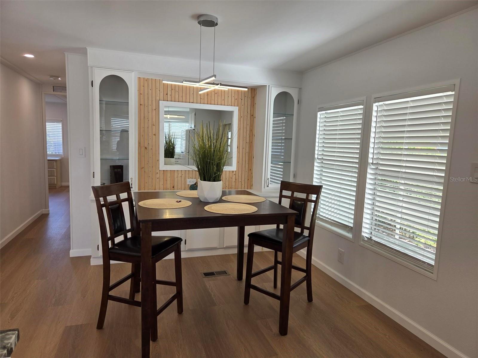 OAKWOOD MANOR - Residential