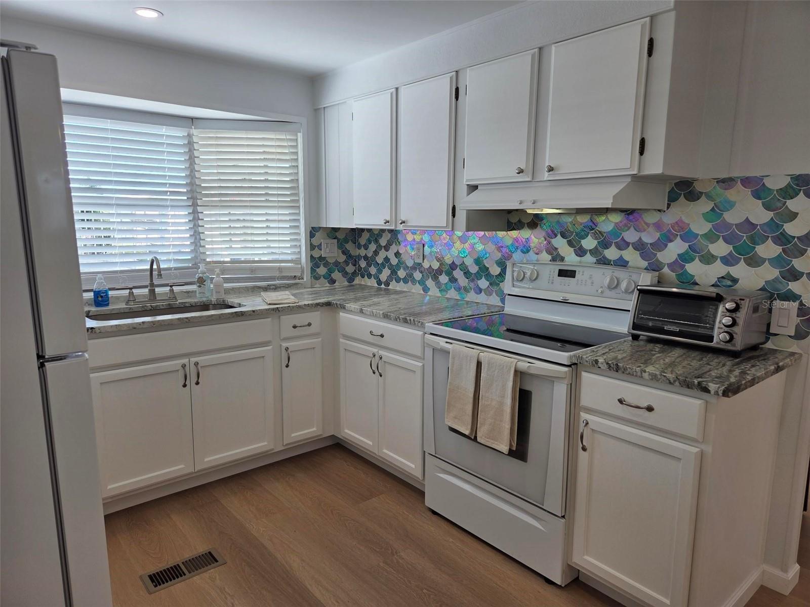 OAKWOOD MANOR - Residential