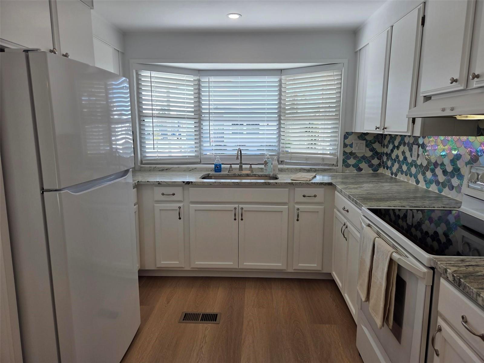 OAKWOOD MANOR - Residential