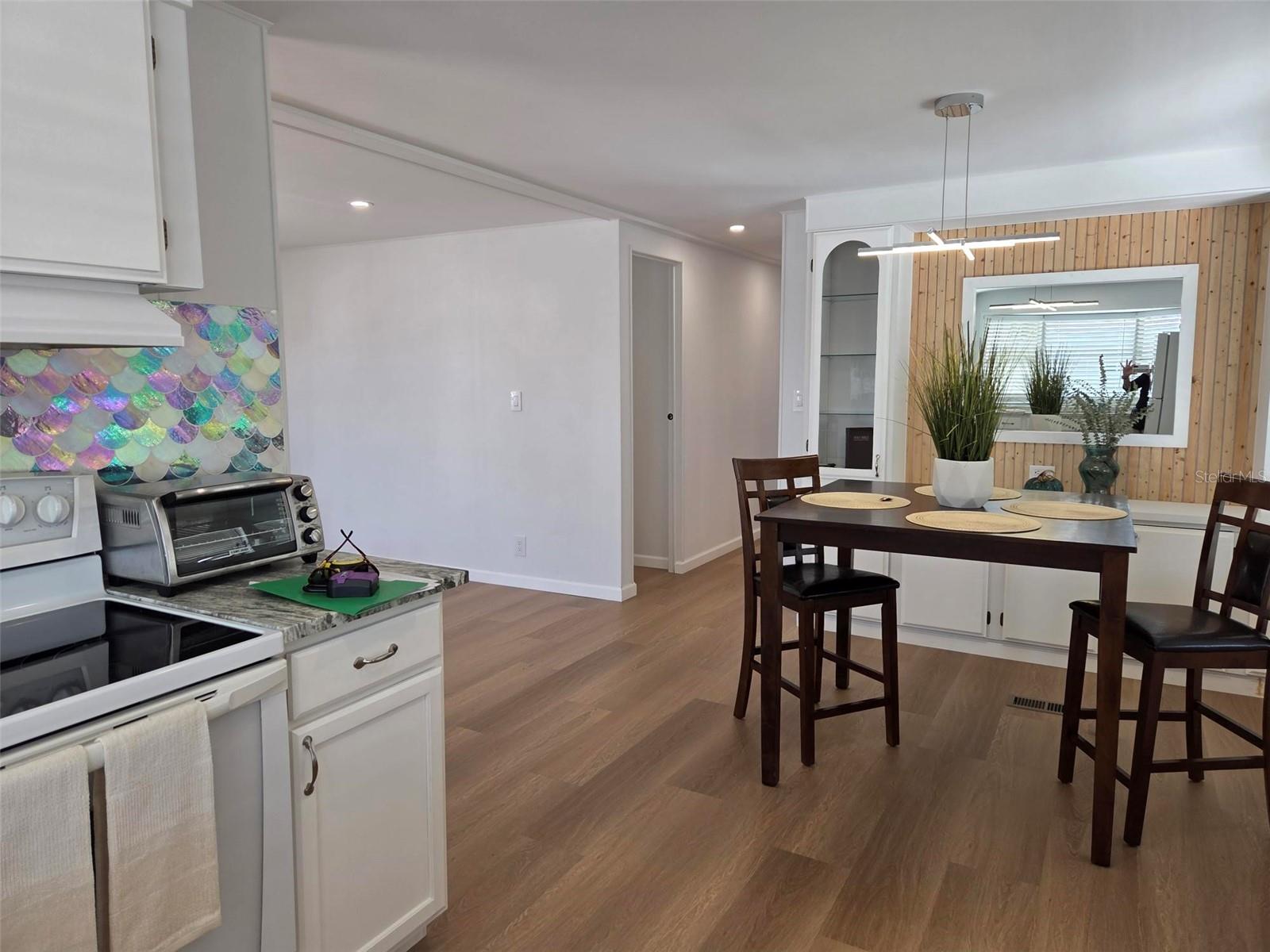 OAKWOOD MANOR - Residential