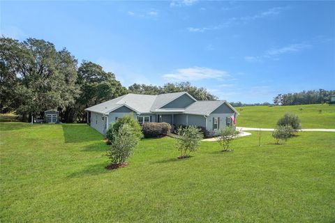 A home in LADY LAKE