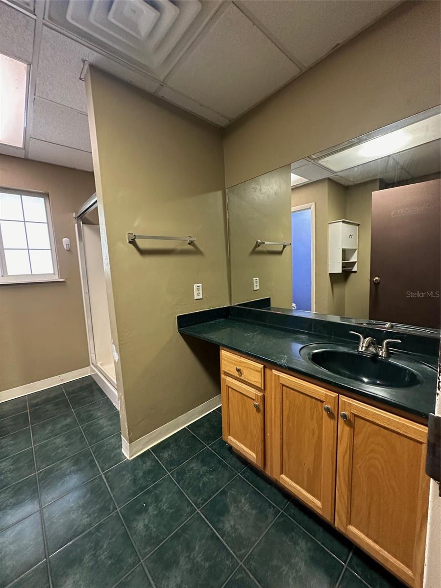 FIRST BOND & MORTAGE CO UNIV GARDENS - Residential Lease