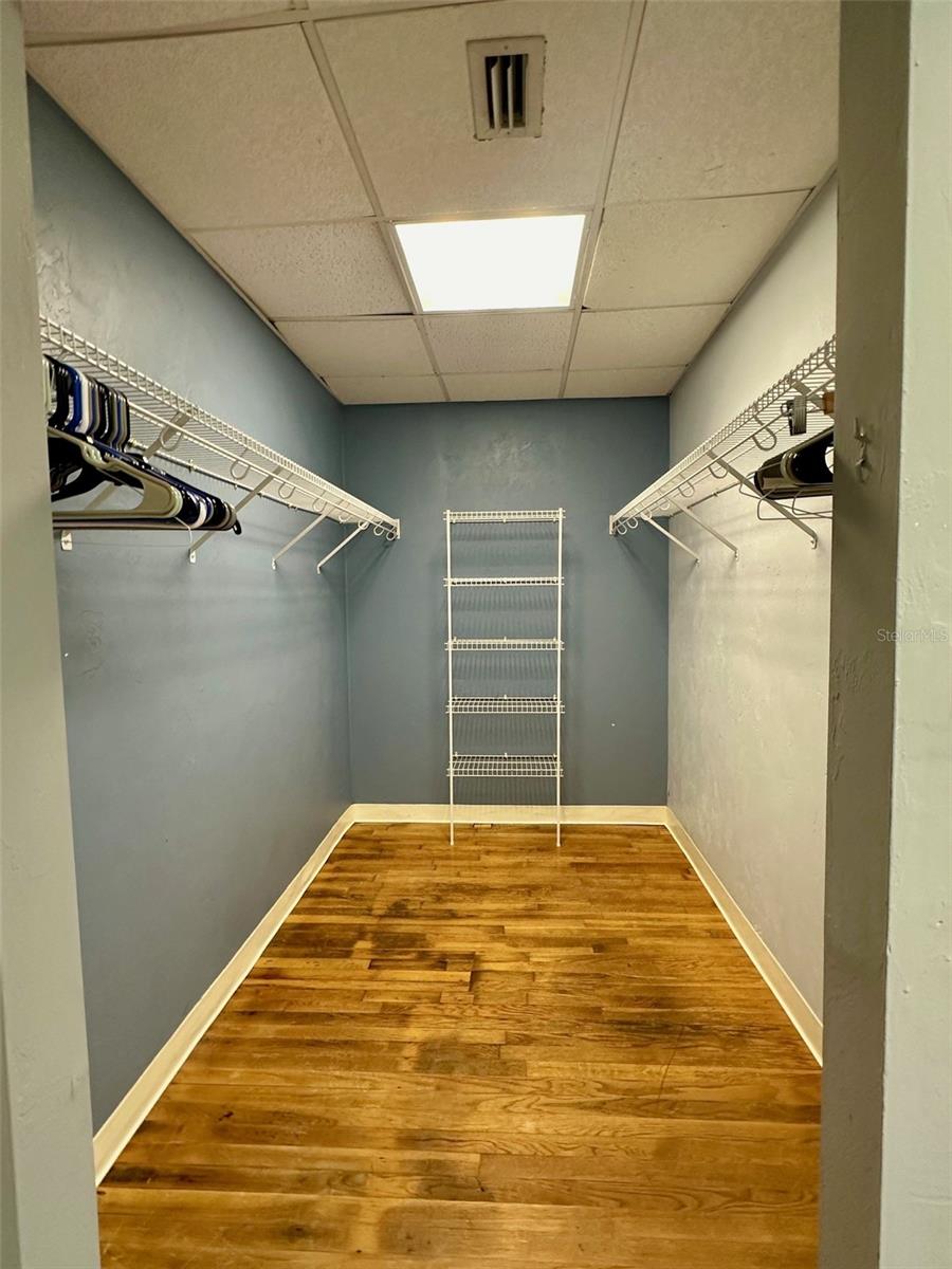 FIRST BOND & MORTAGE CO UNIV GARDENS - Residential Lease